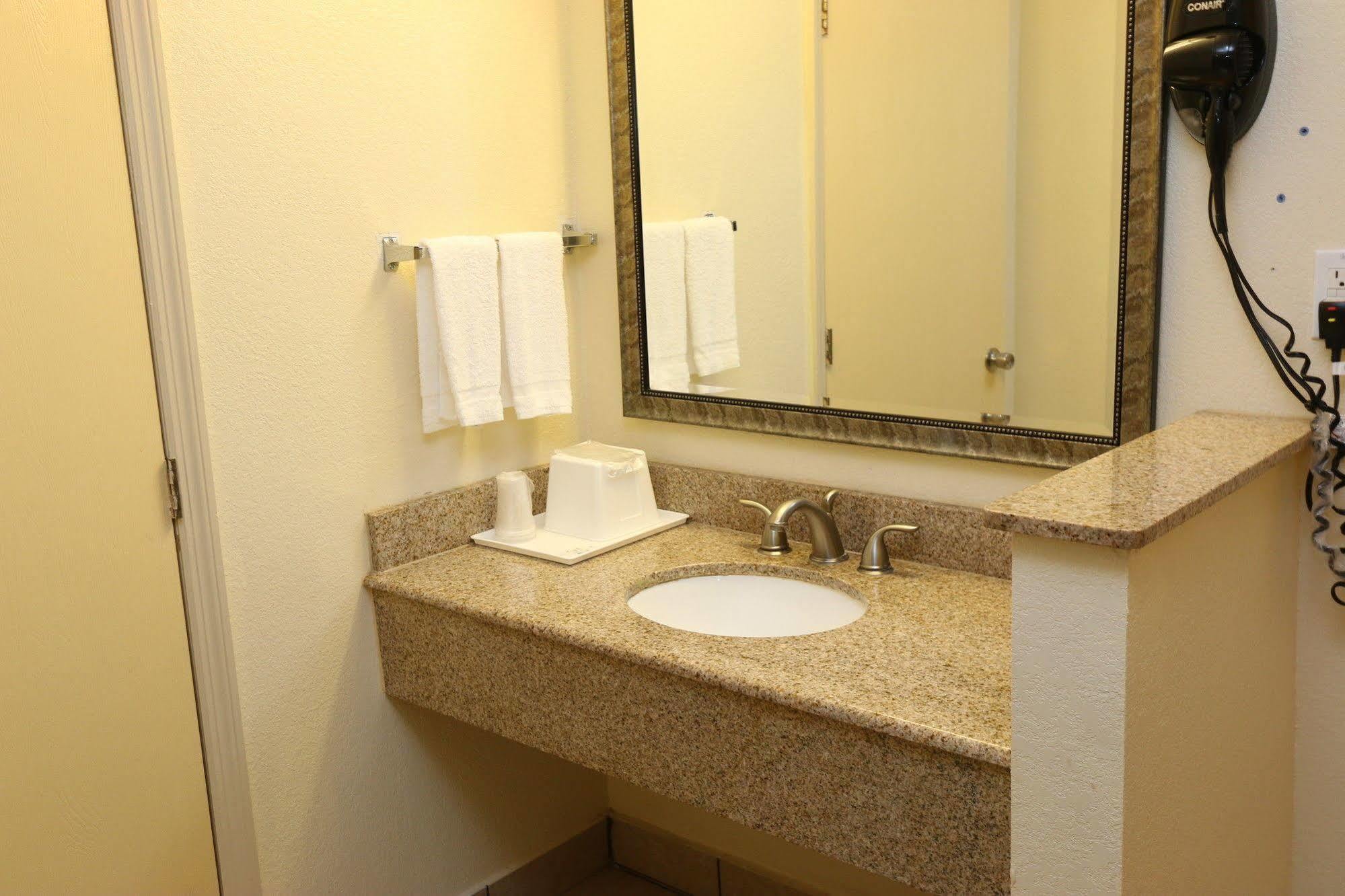 Comfort Inn 南帕诸岛 外观 照片
